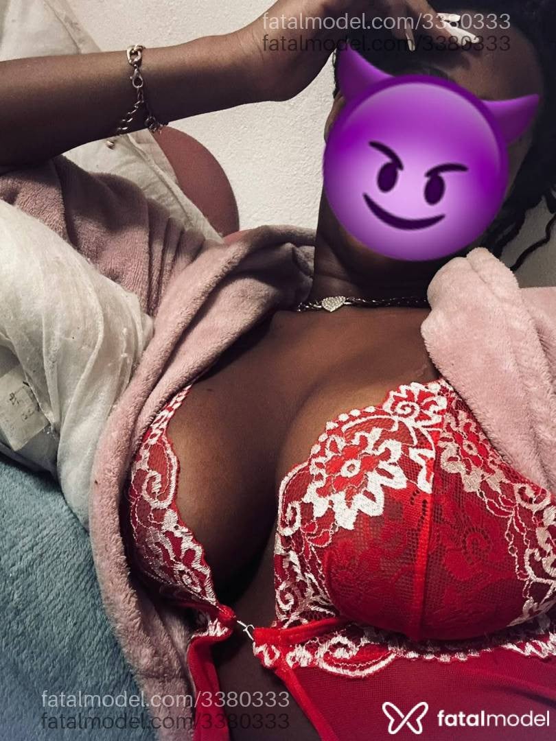 Acompanhante mulher com cabelo castanho de olhos castanhos em Porto Seguro - Pamella Pimentel