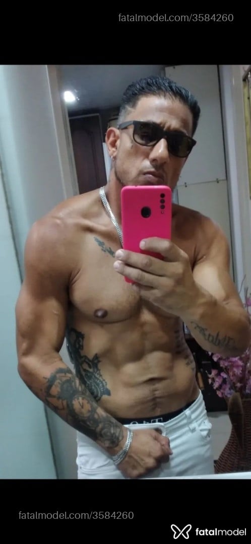 Acompanhante homem com cabelo grisalho de olhos castanhos - Luis Fernando