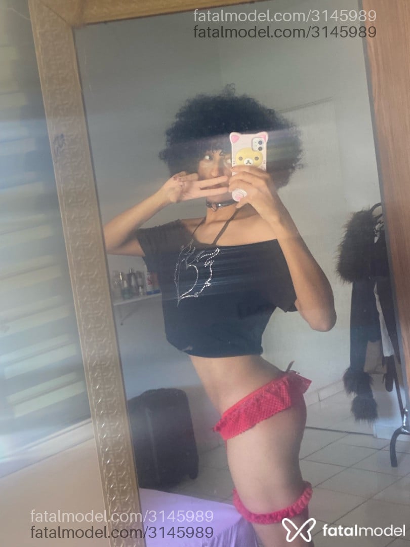 Acompanhante mulher trans morena (o) de olhos castanhos - Mew