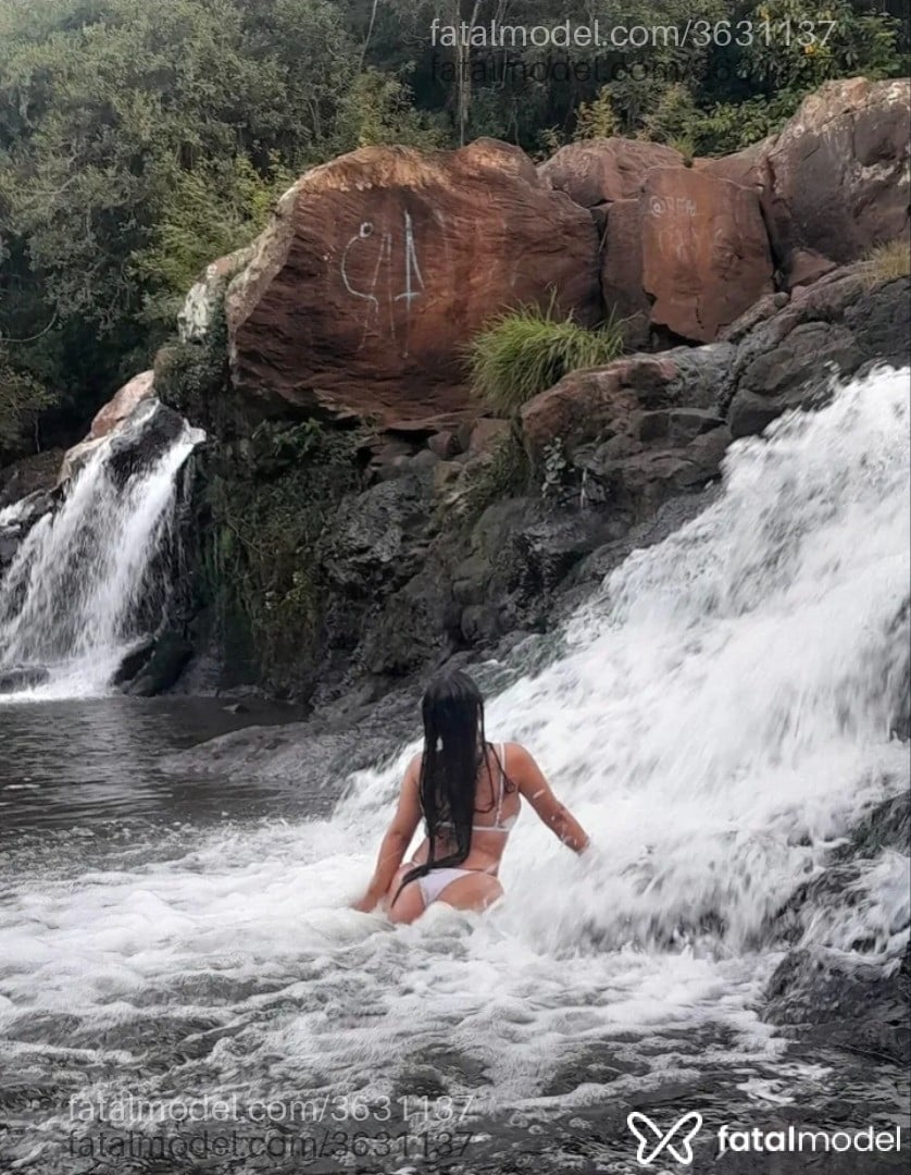 Acompanhante mulher morena (o) de olhos castanhos - Sofia