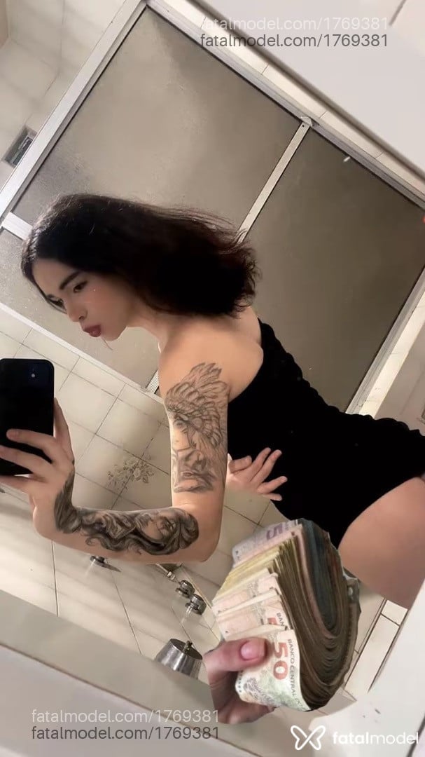 Acompanhante mulher trans morena (o) de olhos castanhos - Alana Beltrao