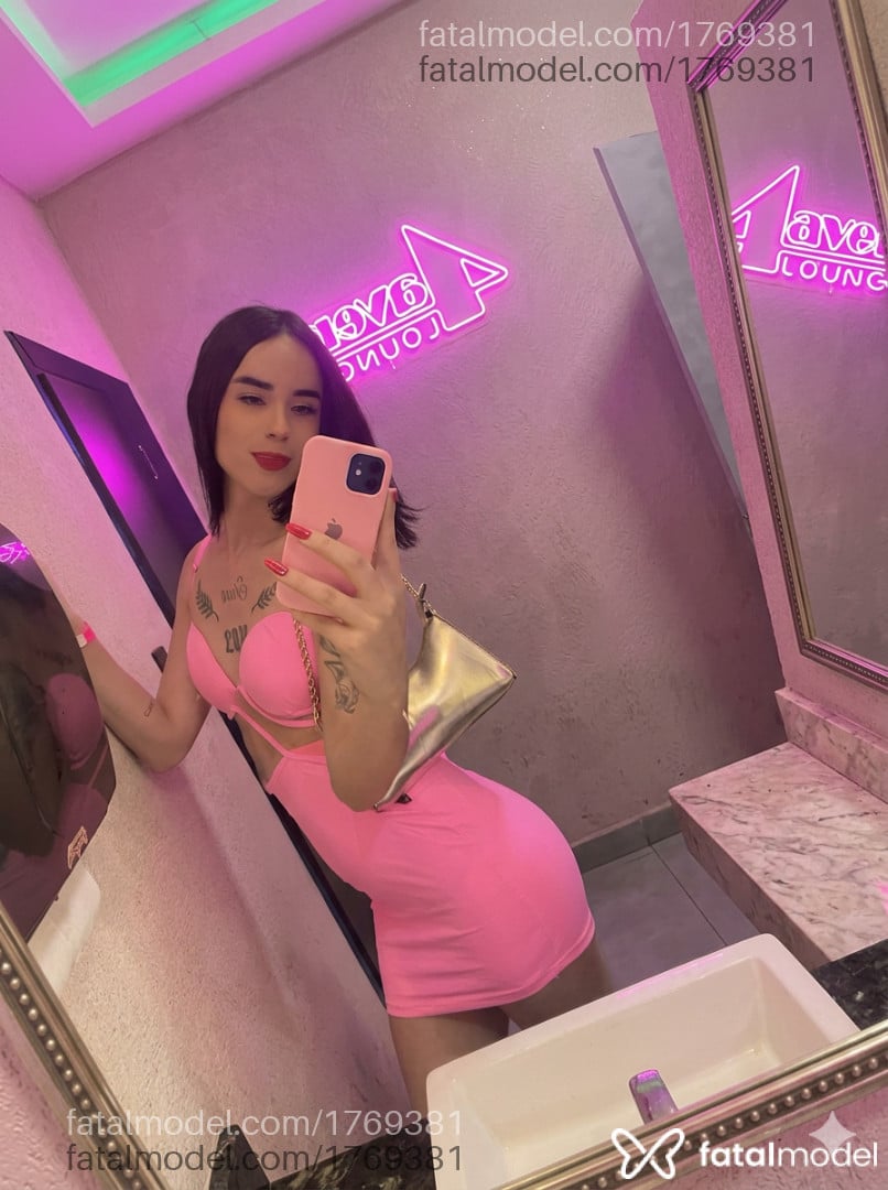 Acompanhante mulher trans morena (o) de olhos castanhos - Alana Beltrao
