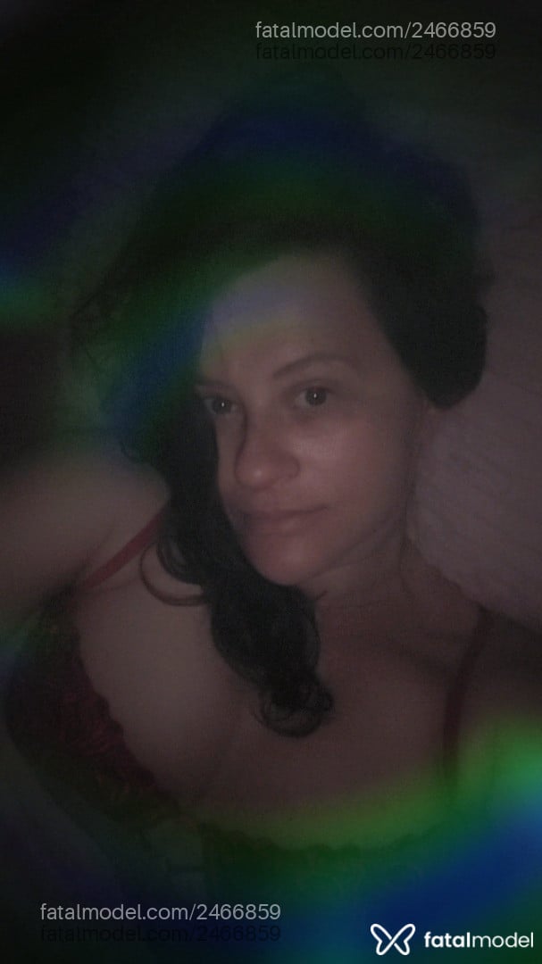 Acompanhante mulher com cabelo castanho de olhos verdes - Amy