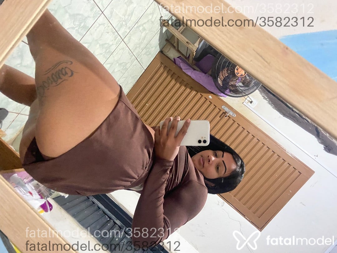 Acompanhante mulher morena (o) de olhos castanhos - Deyse