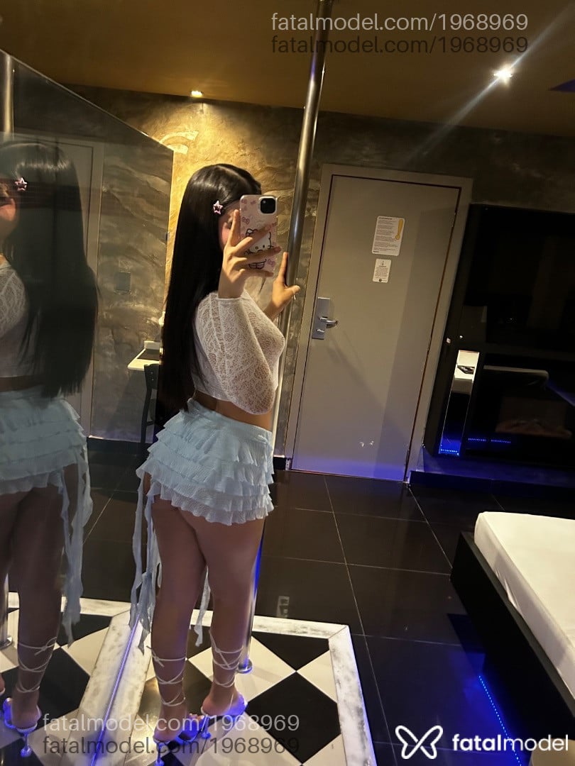 Acompanhante mulher trans morena (o) de olhos pretos - Luna