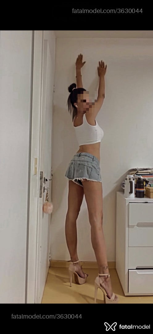 Acompanhante mulher morena (o) de olhos pretos - Vittoria Bellini