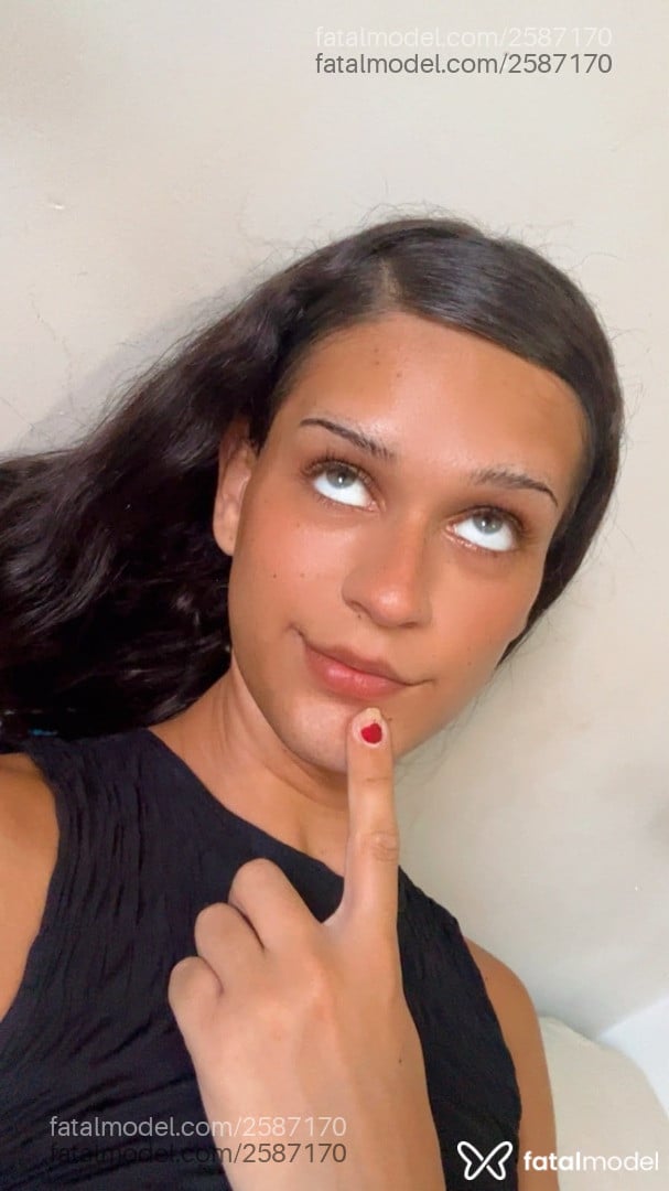 Acompanhante mulher trans com cabelo castanho de olhos verdes - Francy Jenner