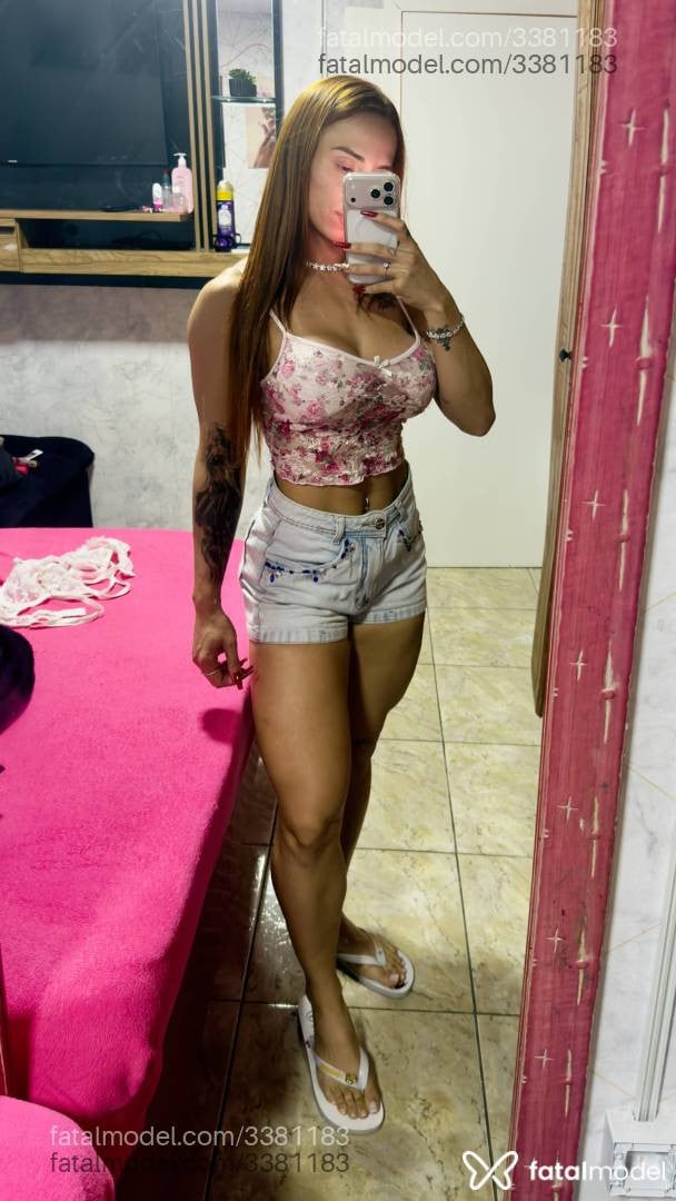 Acompanhante mulher ruiva (o) de olhos castanhos - Cecília Bellini