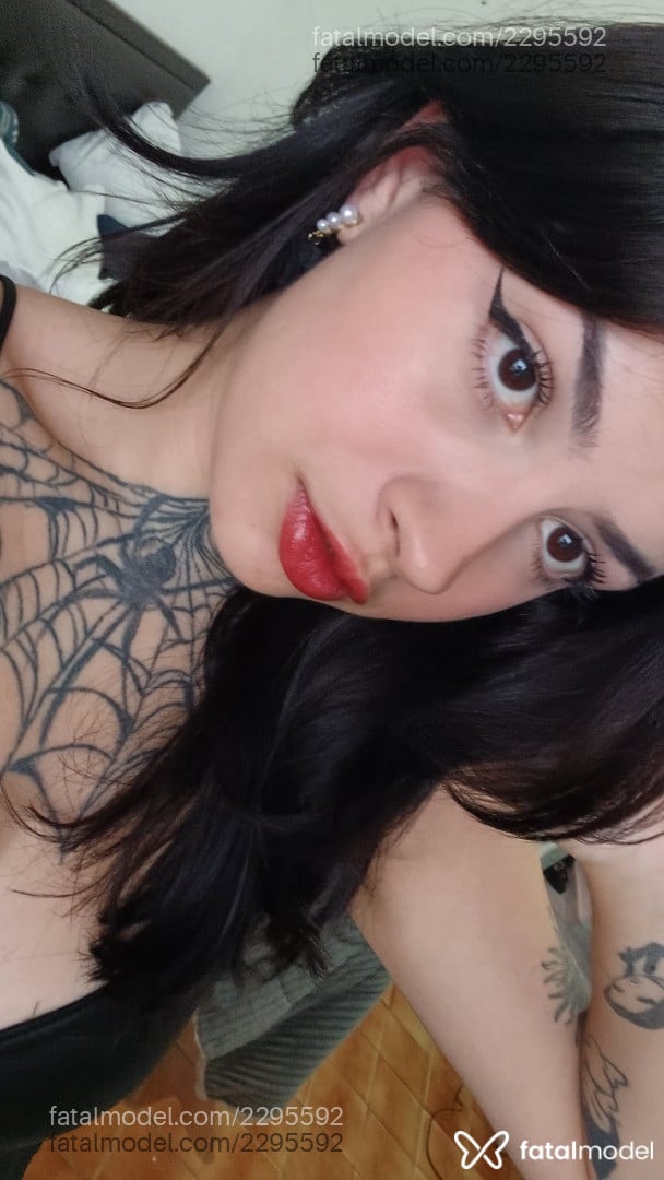 Acompanhante mulher com cabelo castanho de olhos castanhos - Nat