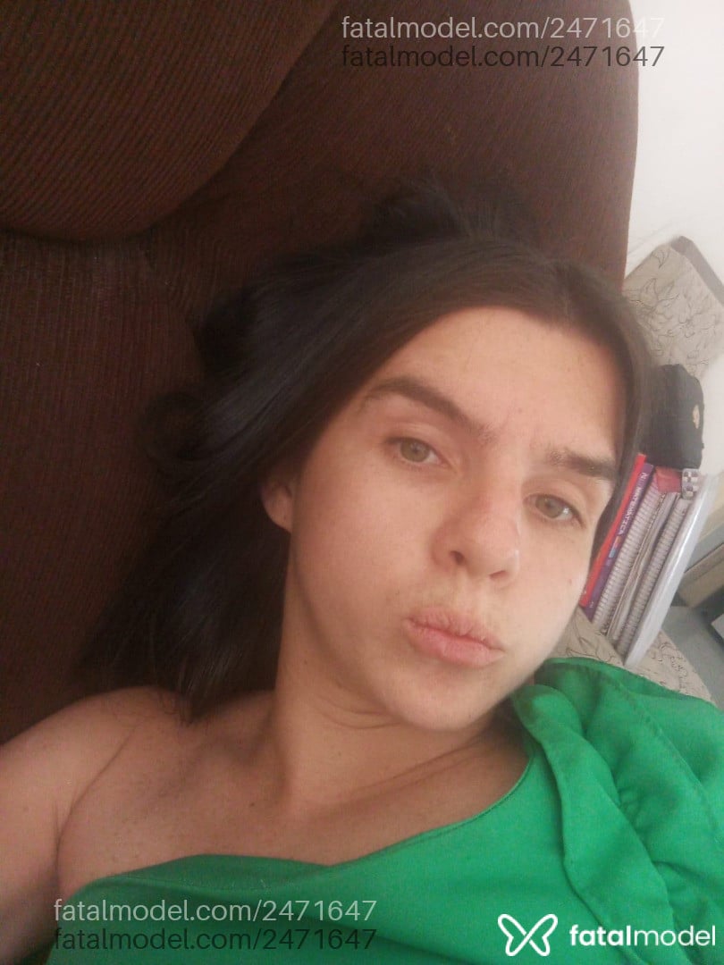 Acompanhante mulher trans com cabelo castanho de olhos verdes - Luanny Moura