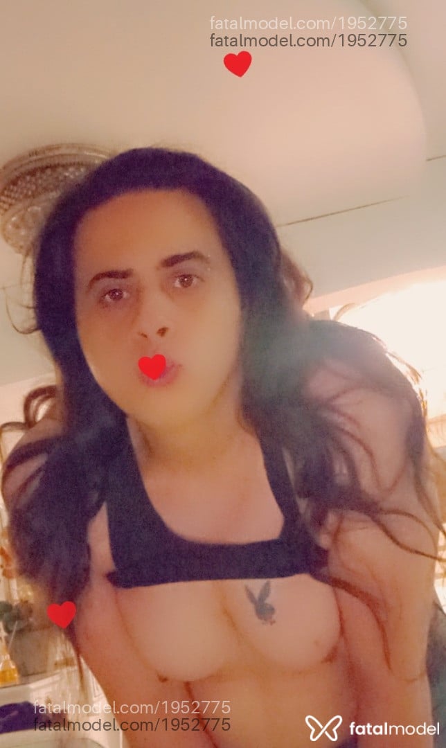 Acompanhante mulher morena (o) de olhos castanhos - Aleh