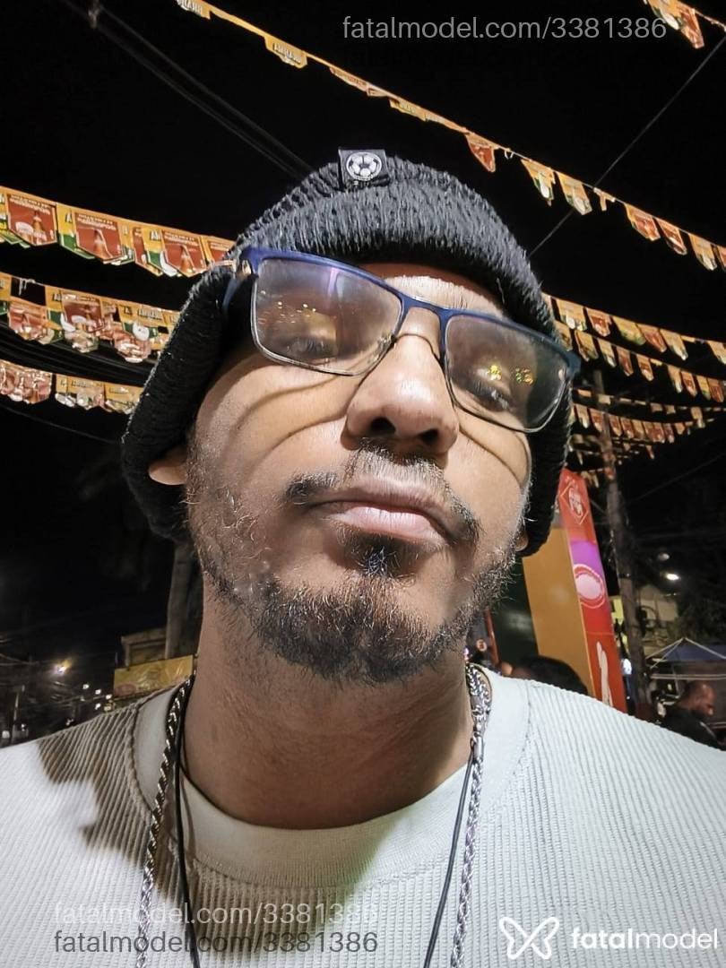 Acompanhante homem sem cabelo de olhos pretos em Rio de Janeiro - Lipexx