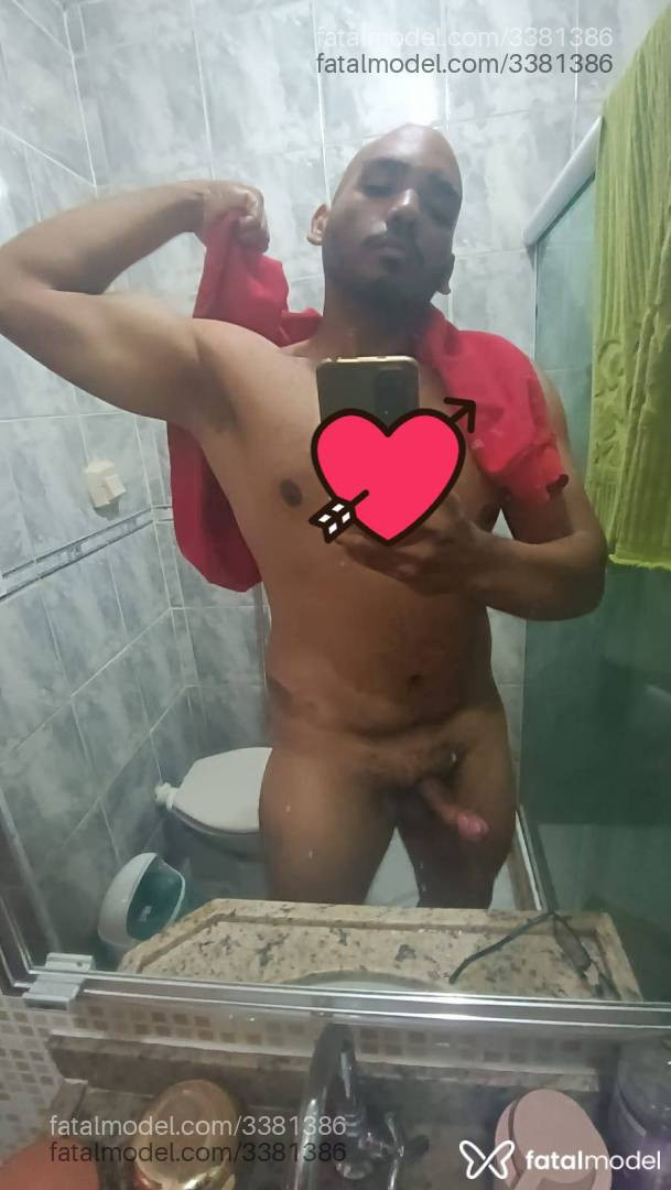 Acompanhante homem sem cabelo de olhos pretos - Lipexx