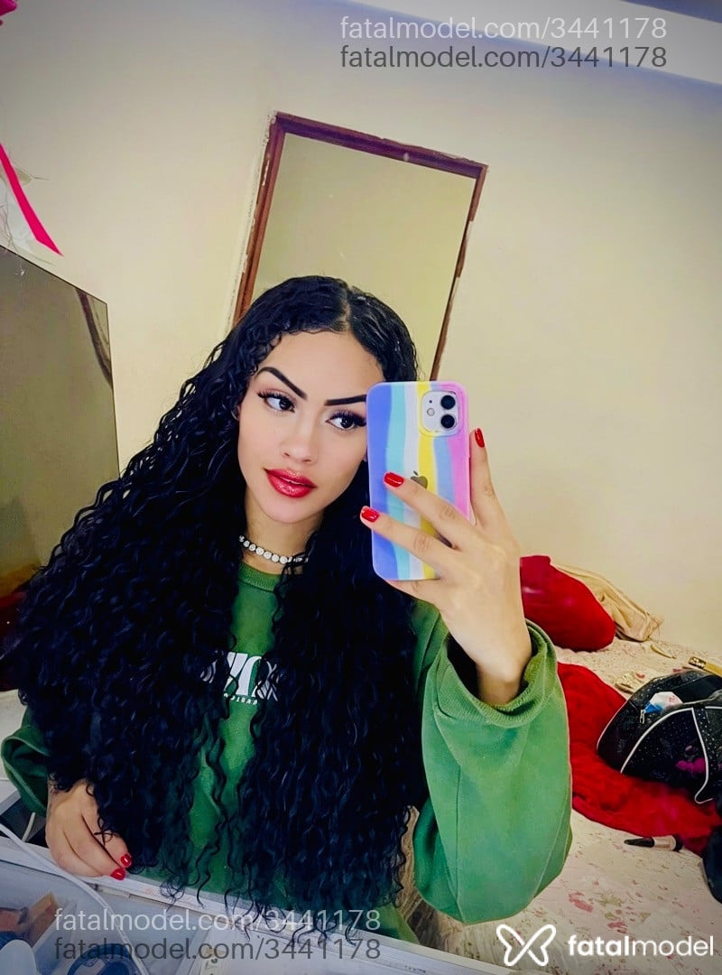 Acompanhante mulher morena (o) de olhos castanhos - Nicolly