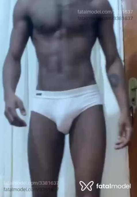 Acompanhante homem morena (o) de olhos pretos - Téo