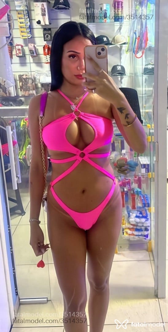 Acompanhante mulher com cabelo castanho de olhos castanhos - Lua Alves