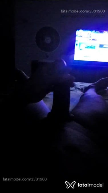 Acompanhante homem morena (o) de olhos castanhos - Telles