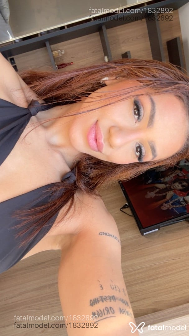 Acompanhante mulher com cabelo castanho de olhos castanhos - Victoria