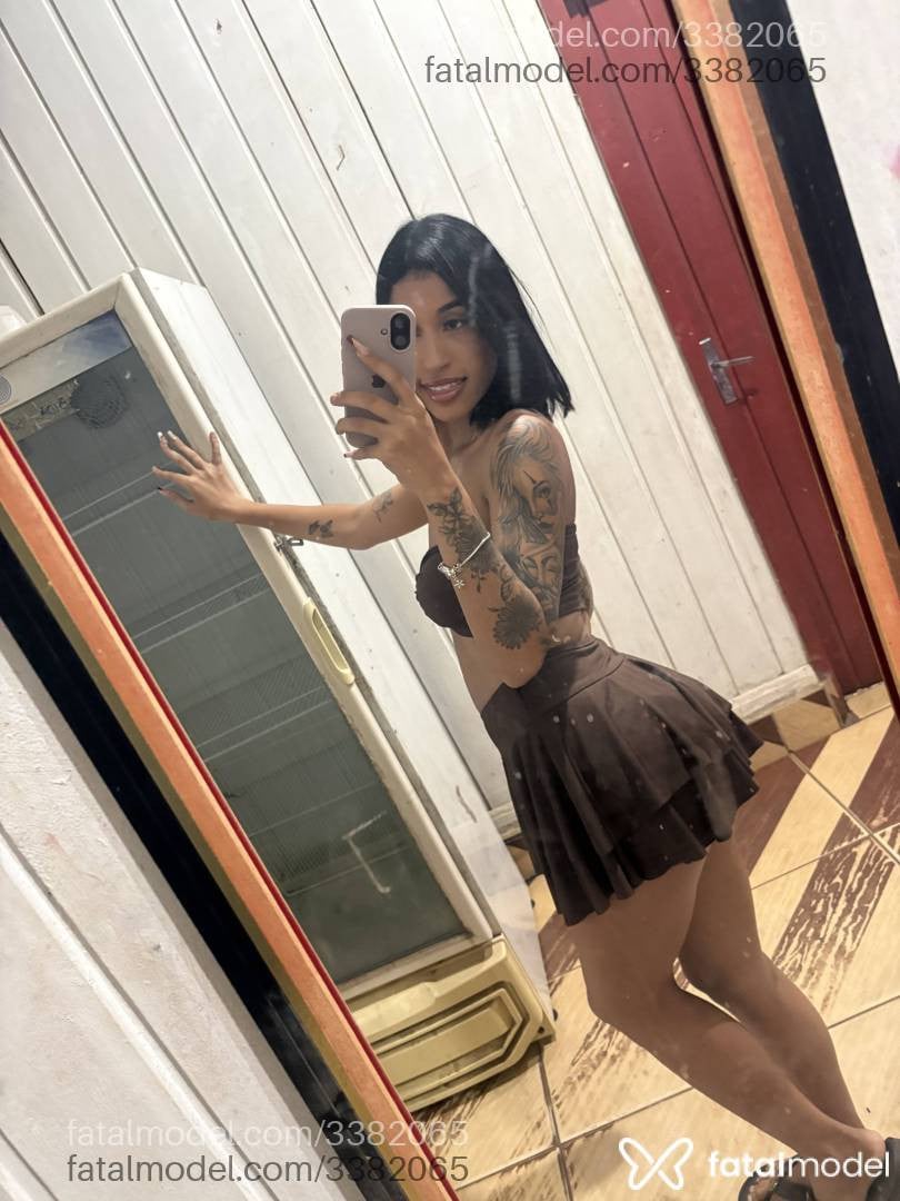 Acompanhante mulher loira (o) de olhos castanhos - Angel