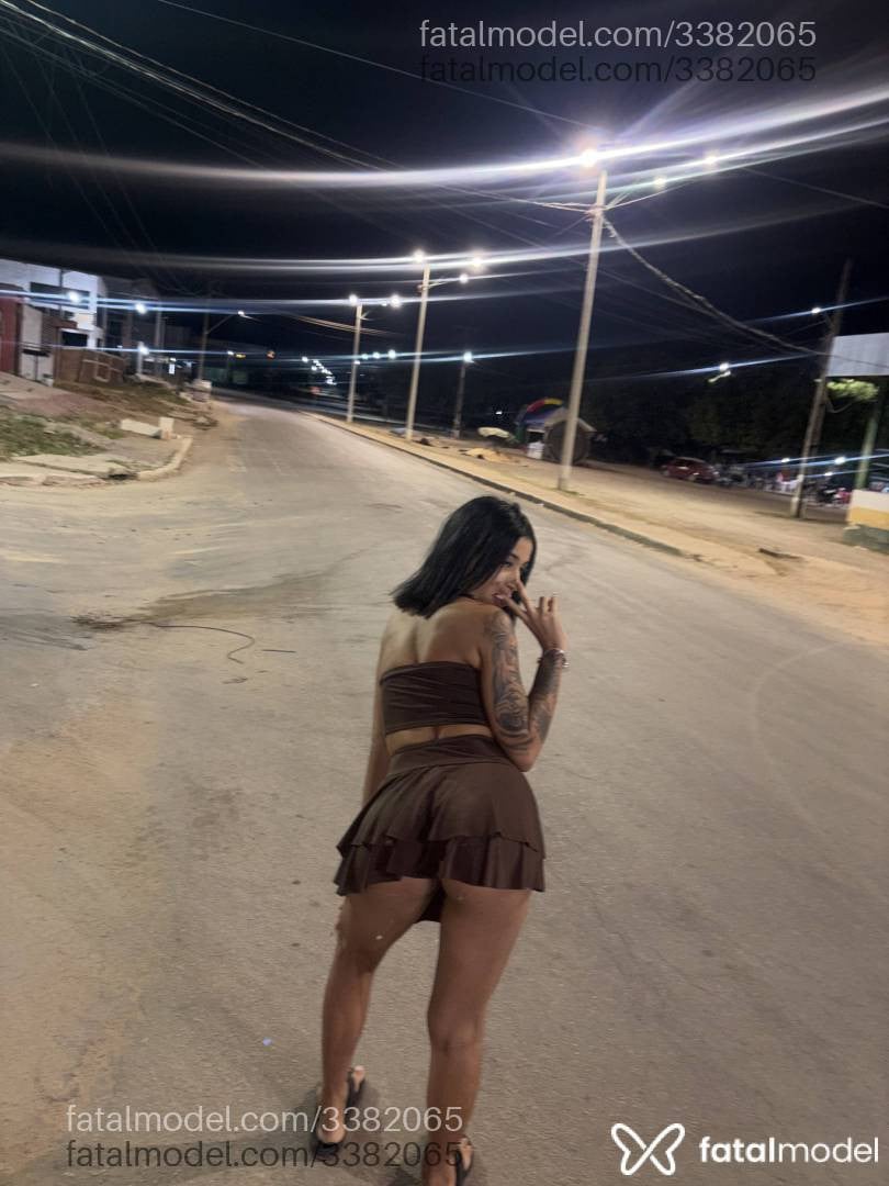 Acompanhante mulher loira (o) de olhos castanhos - Angel