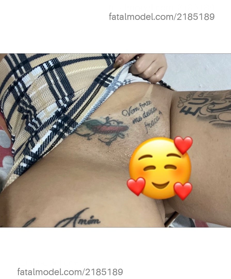 Acompanhante mulher com cabelo colorido de olhos castanhos - Ah Cabulozinha