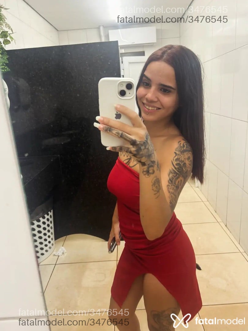 Acompanhante mulher com cabelo castanho de olhos pretos - Carla