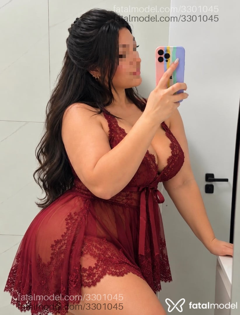Acompanhante mulher morena (o) de olhos castanhos - Rebeca Tamber
