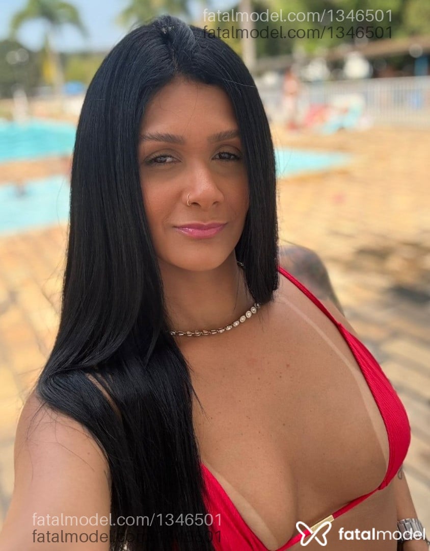 Acompanhante mulher morena (o) de olhos castanhos - Morena