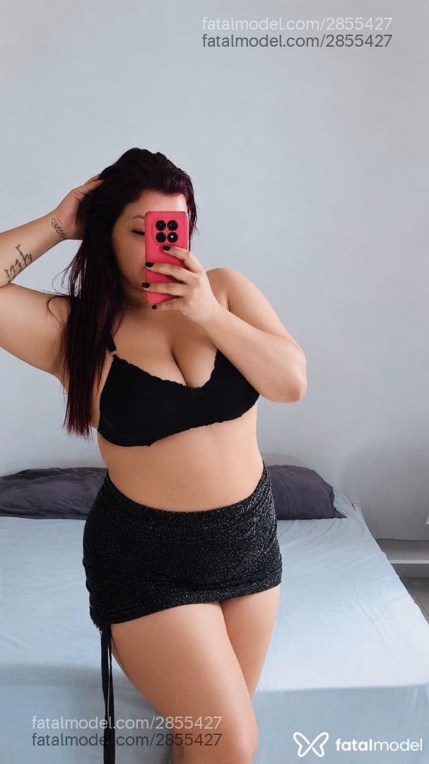 Acompanhante mulher com cabelo castanho de olhos castanhos - Ariel Ferraz