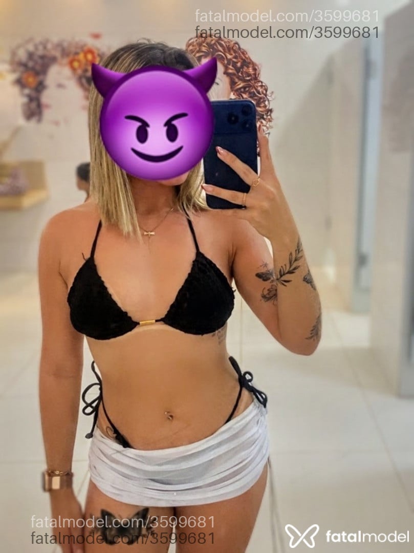 Acompanhante mulher loira (o) de olhos castanhos - Manu