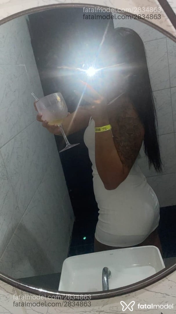 Acompanhante mulher morena (o) de olhos castanhos - Emanuelle Stefany