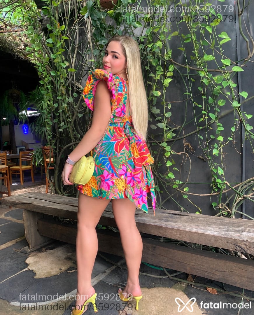 Acompanhante mulher loira (o) de olhos castanhos - Loirag