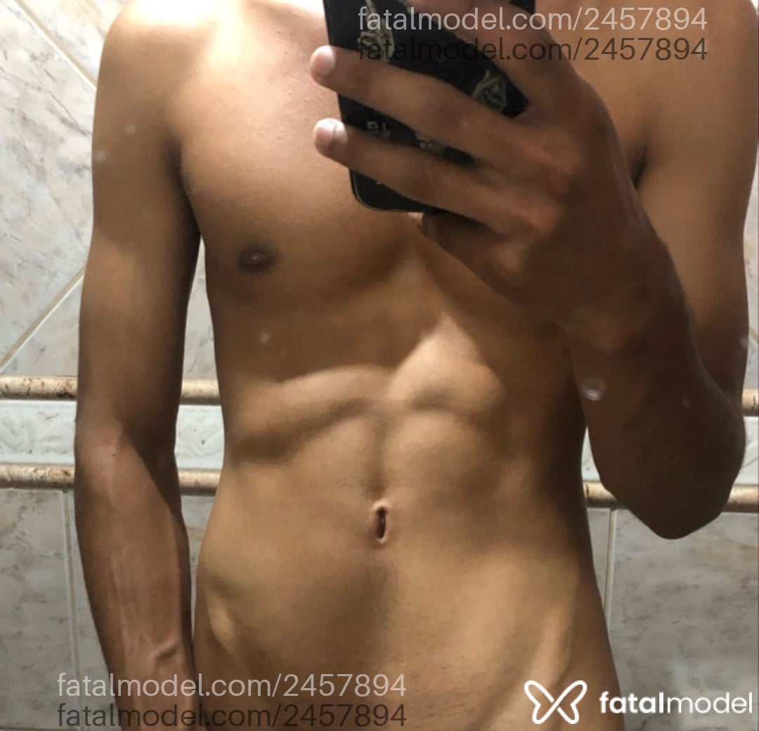 Acompanhante homem com cabelo castanho de olhos castanhos - Vinícius Santos