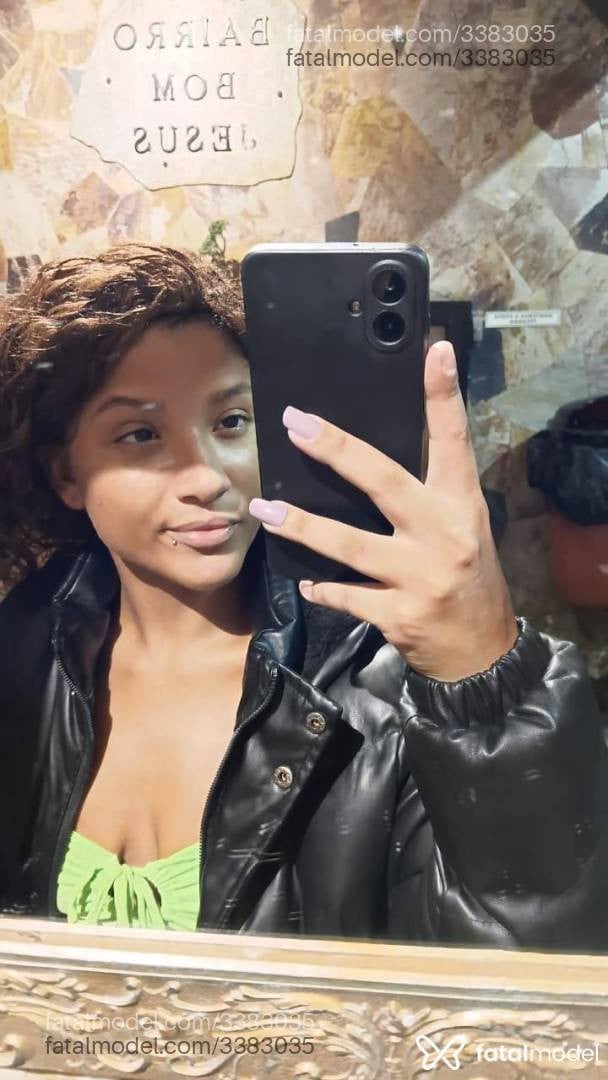 Acompanhante mulher com cabelo castanho de olhos castanhos em Governador Valadares - Ester