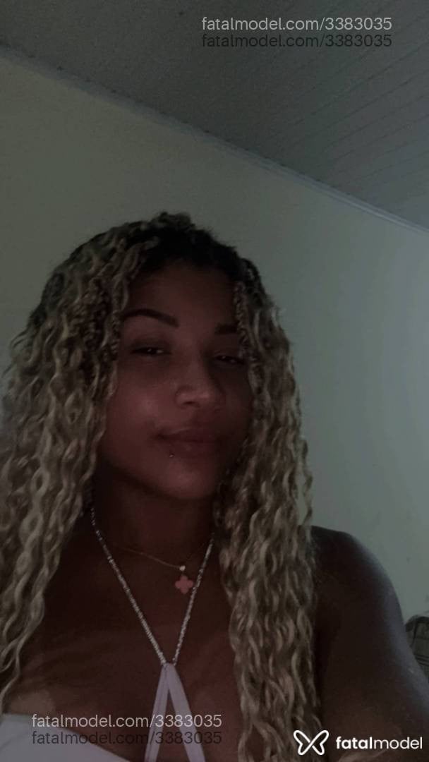Acompanhante mulher loira (o) de olhos castanhos em Governador Valadares - Ester