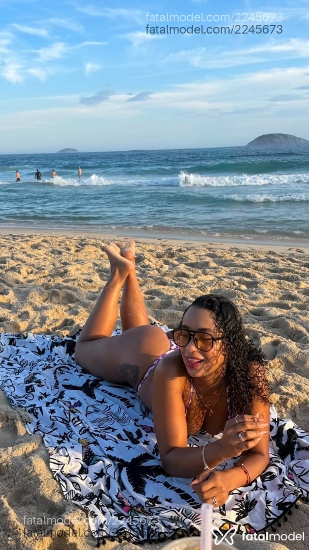 Acompanhante mulher com cabelo castanho de olhos castanhos - Maysa Cristina