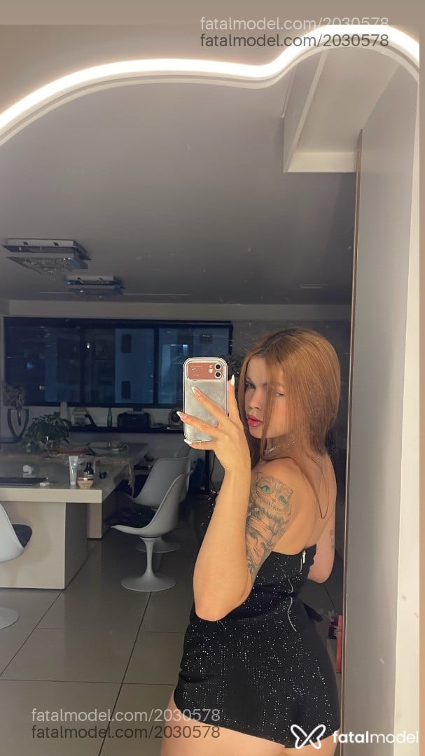 Acompanhante mulher com cabelo castanho de olhos verdes - Lua Ferraz