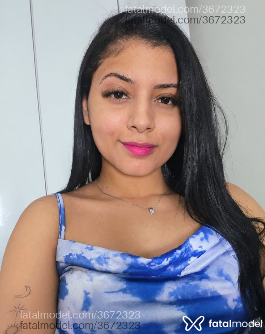 Acompanhante mulher morena (o) de olhos castanhos - Valentina Noir