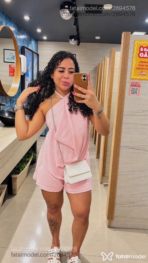 Acompanhante mulher morena (o) de olhos pretos - Khailla