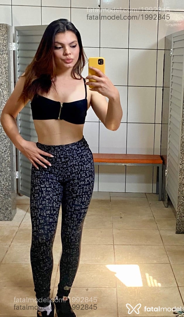 Acompanhante mulher trans ruiva (o) de olhos pretos - Samantha