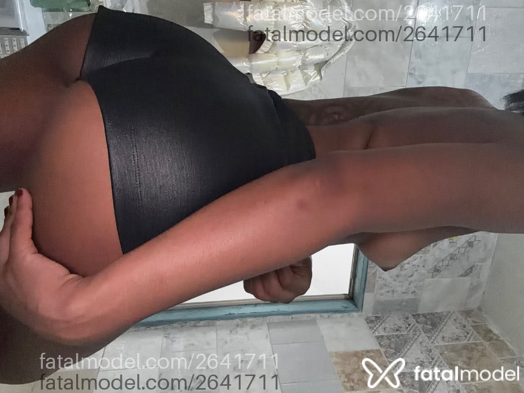Acompanhante mulher com cabelo castanho de olhos pretos - Bbella Valentina