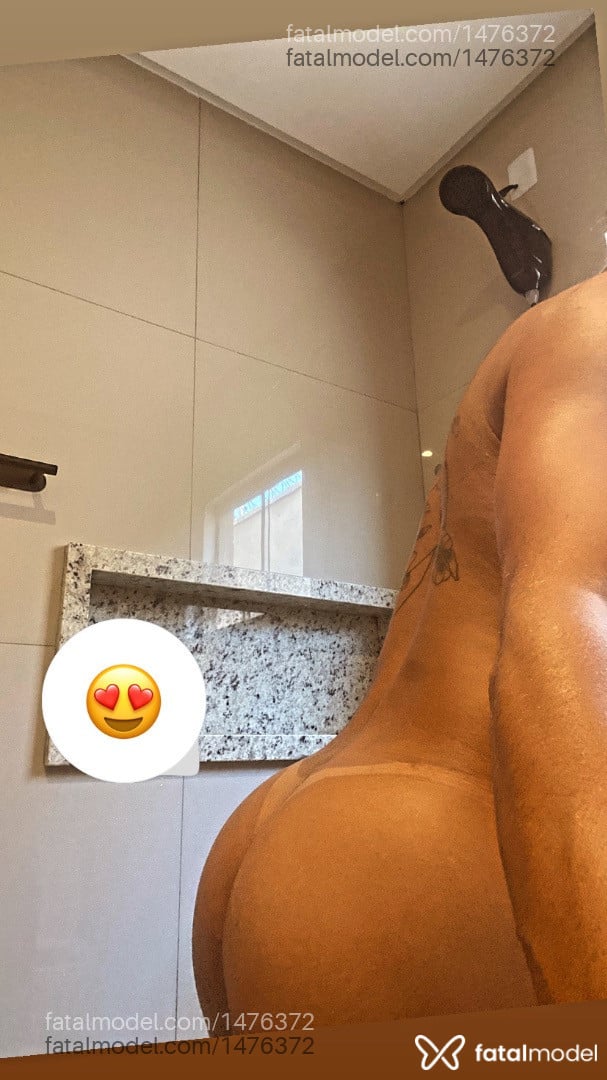Acompanhante mulher trans morena (o) de olhos castanhos - Valentina