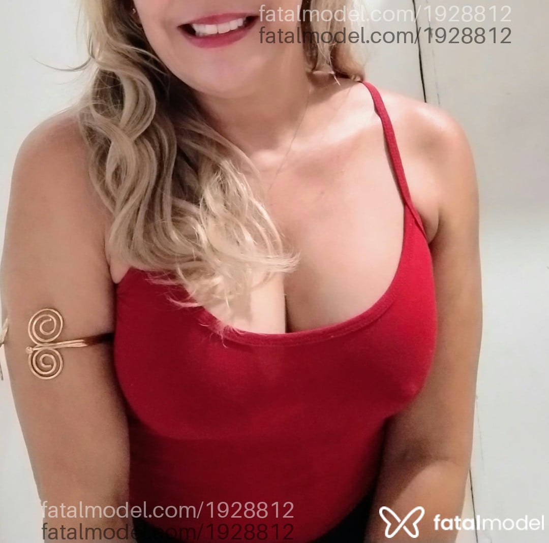 Acompanhante mulher loira (o) de olhos castanhos - Bárbara