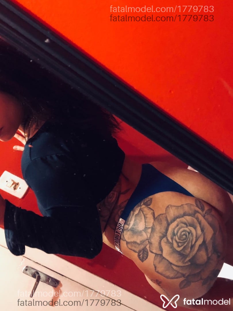 Acompanhante mulher com cabelo castanho de olhos castanhos - Pietra