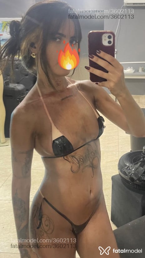 Acompanhante mulher com cabelo castanho de olhos azuis - Mellissa