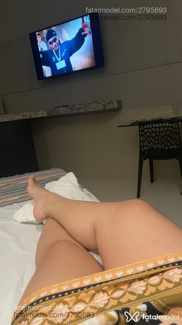 Acompanhante mulher loira (o) de olhos castanhos - Bianca