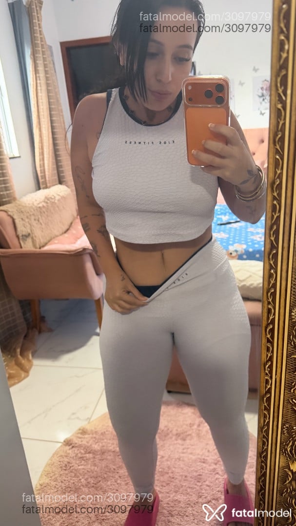Acompanhante mulher com cabelo castanho de olhos castanhos - Morena