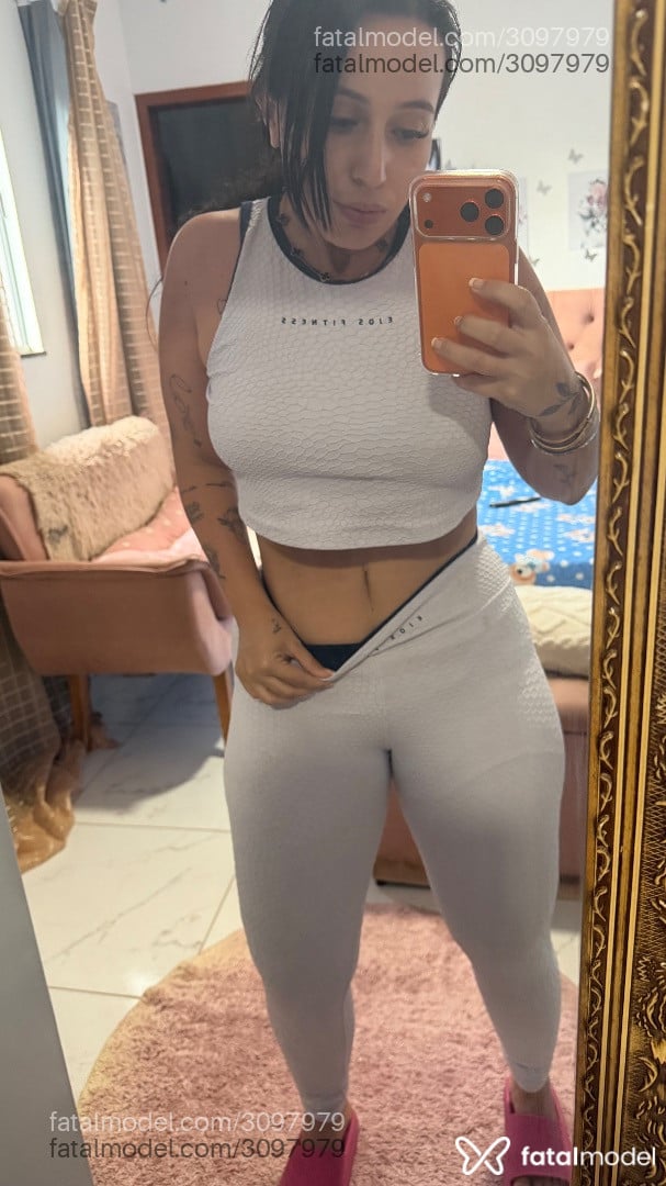 Acompanhante mulher com cabelo castanho de olhos castanhos - Morena