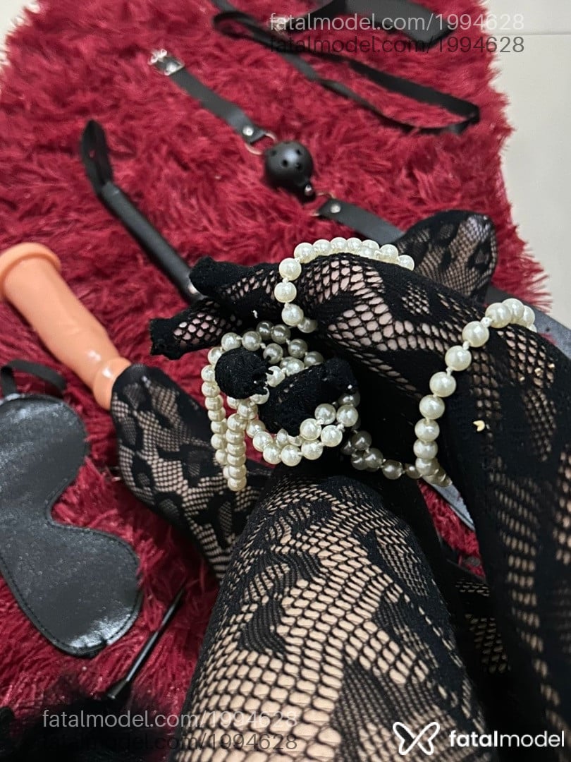Acompanhante mulher loira (o) de olhos castanhos - Larissa Soares