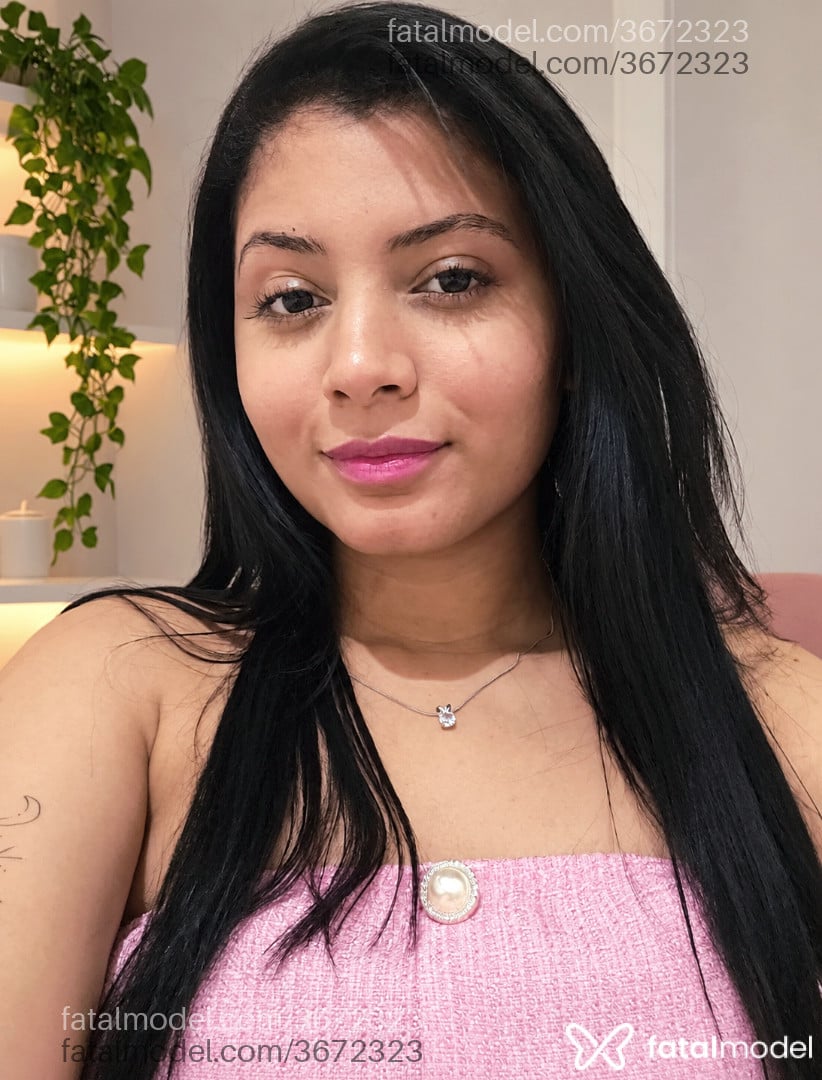 Acompanhante mulher morena (o) de olhos castanhos - Valentina Noir